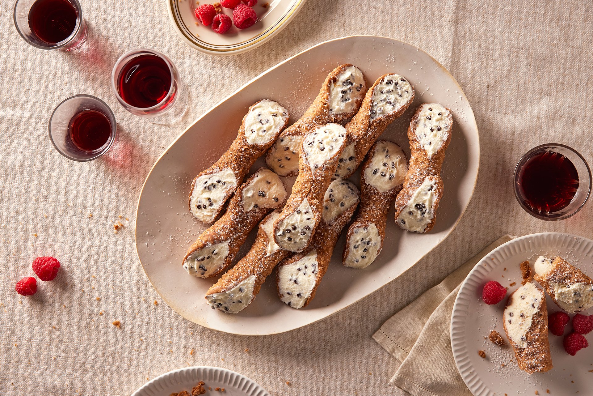 Cannoli 40 Pack - Ricotta and Chocolate Chip Filling